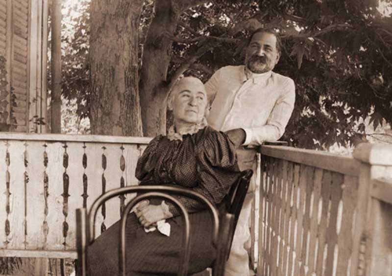 Илья Чавчавадзе с супругой. Источник фото: http://nateba.webbreeze.net/photos/2-photo-archive