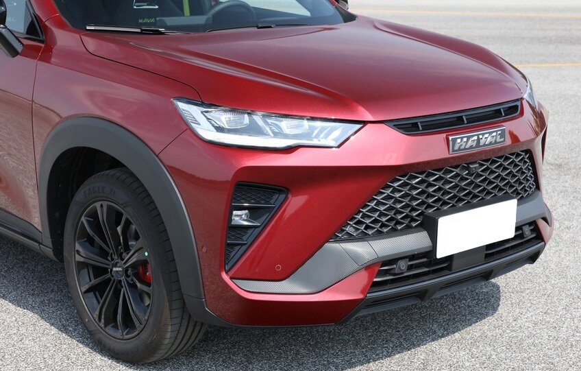 На фото: купеобразный кроссовер Haval H6S