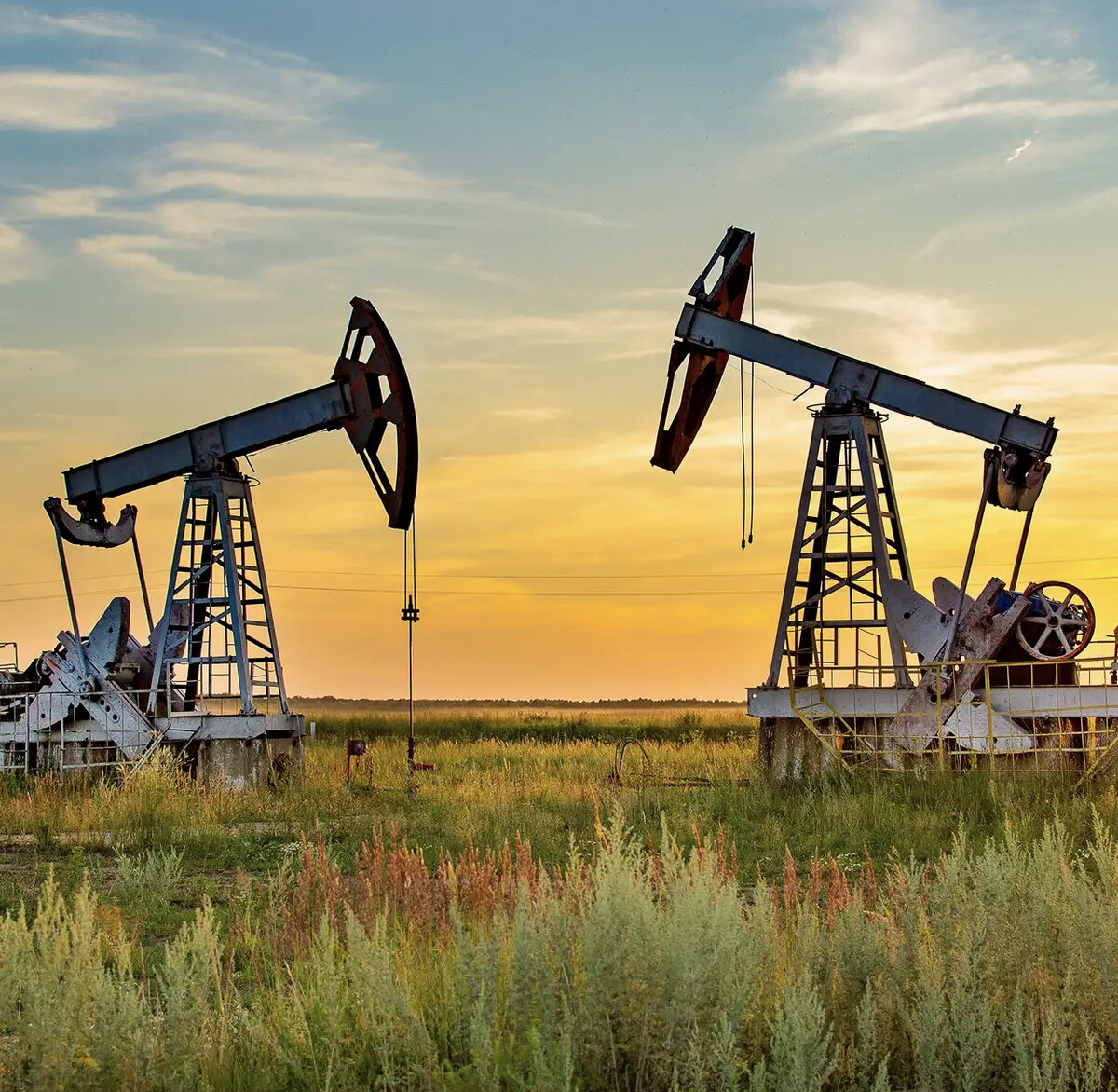 Нефтедобывающая промышленность. Станки и оборудование разведанные нефтяные. Нефтедобывающие вышки альметьевск. Пнш 80-3-40 станок качалка. Нефтяная вышка.