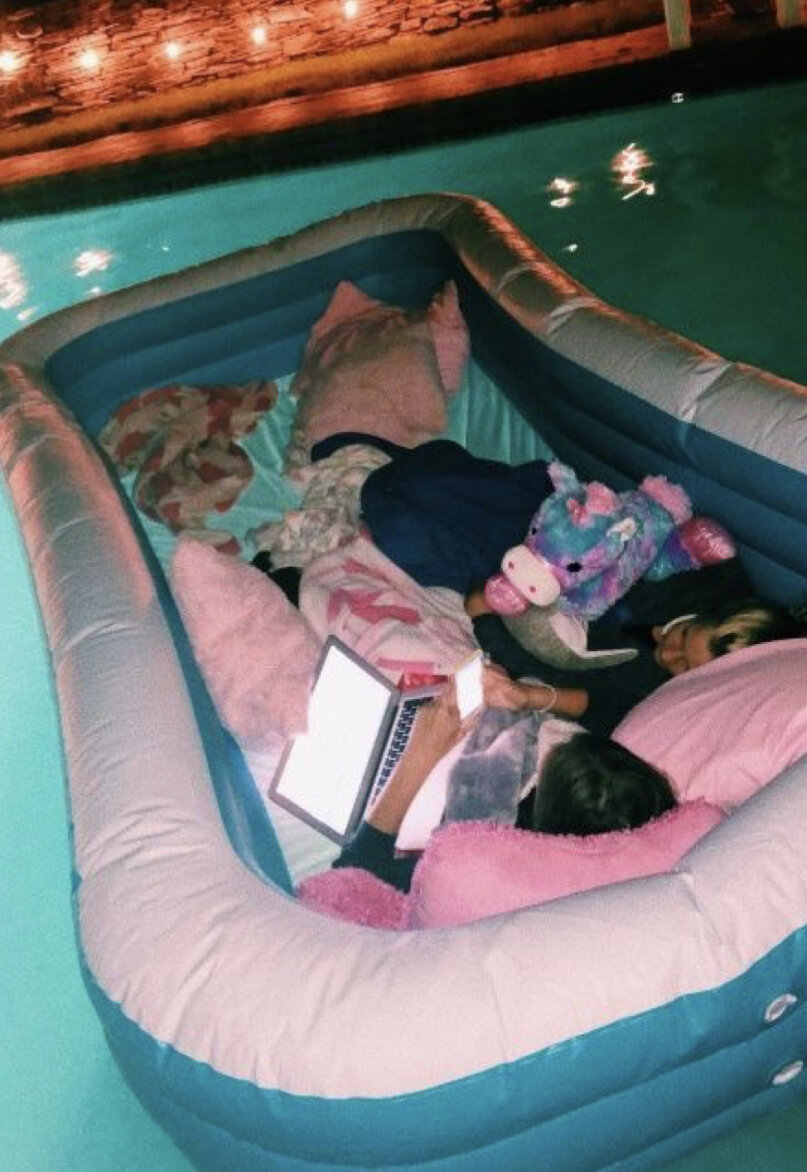 Чтобы переночевать в бассейне вам понадобиться место в котором вы будете спать.