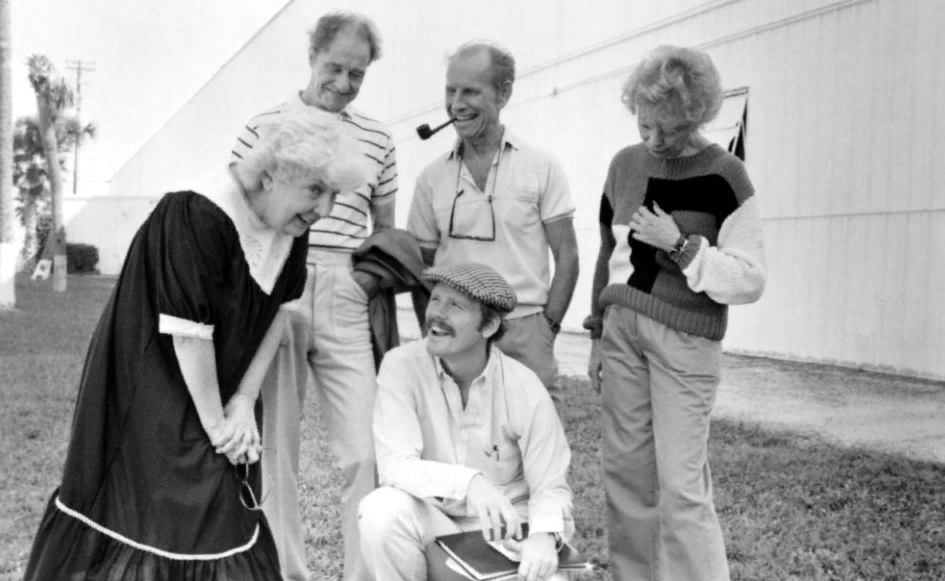 Морин Стейплтон, Дон Амичи, Хьюм Кронин, Гвен Вердон и Рон Говард (сидит) 