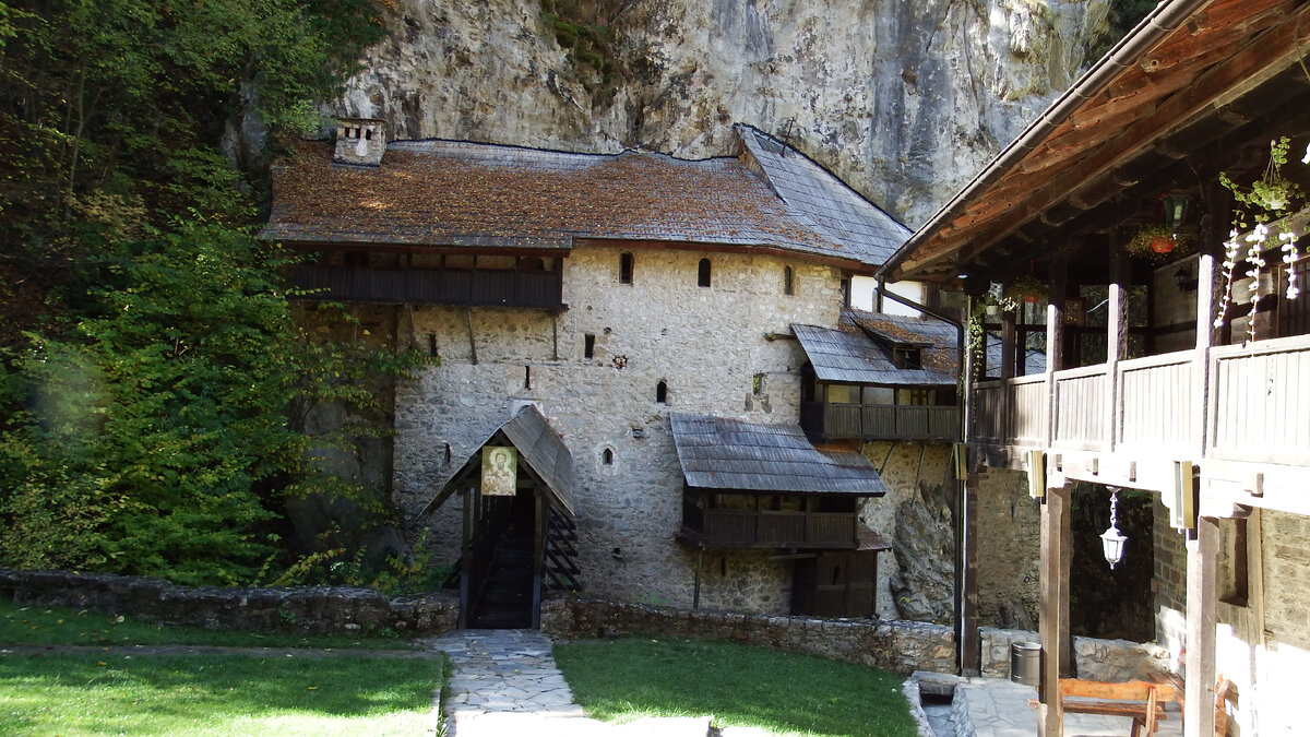 Монастырь Црна Река