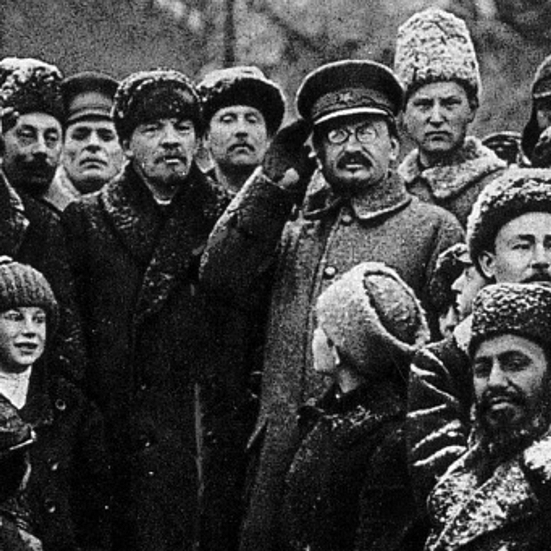 
Лев Троцкий с Владимиром Лениным