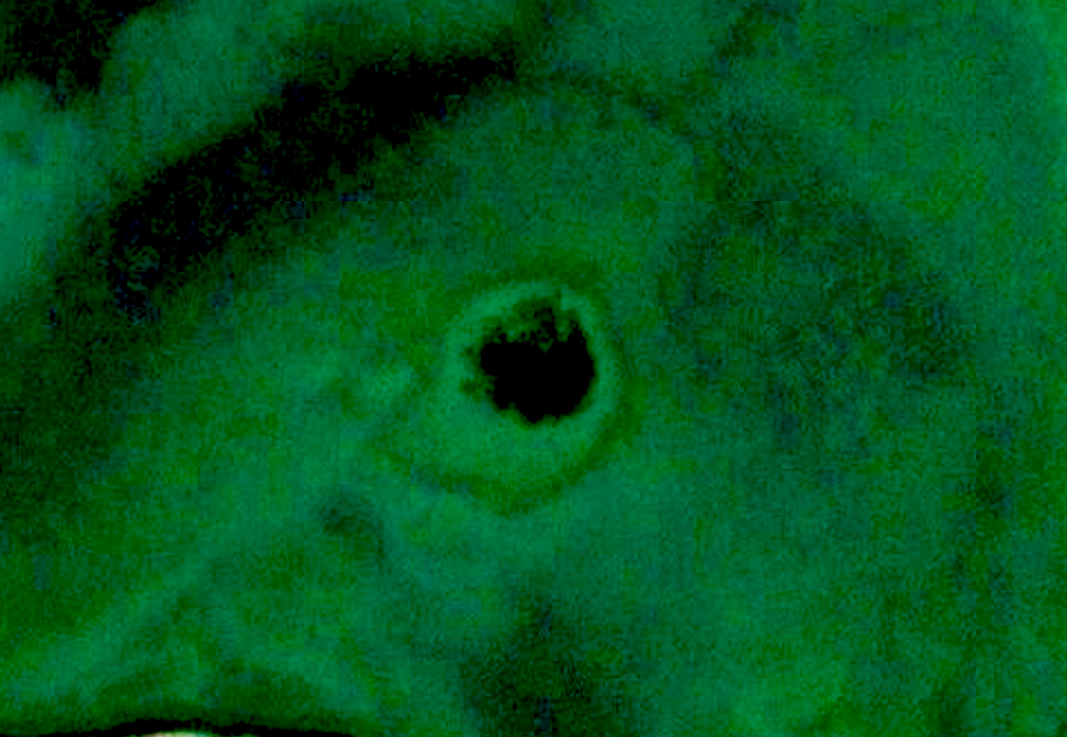 Подводная "ноздря" озера Лабынкыр. Живой Атлас Esri’s Wayback