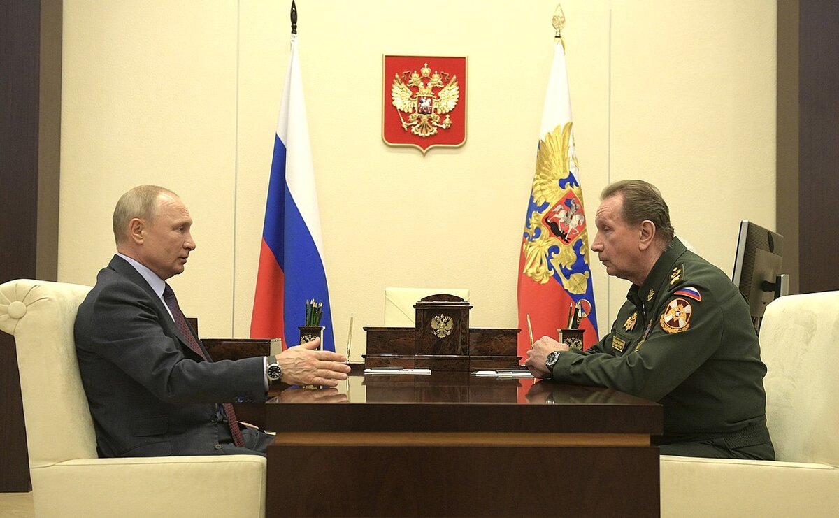 Дозаседались... лучшие друзья физкультурников - В.В. Путин и гражданин Золотов