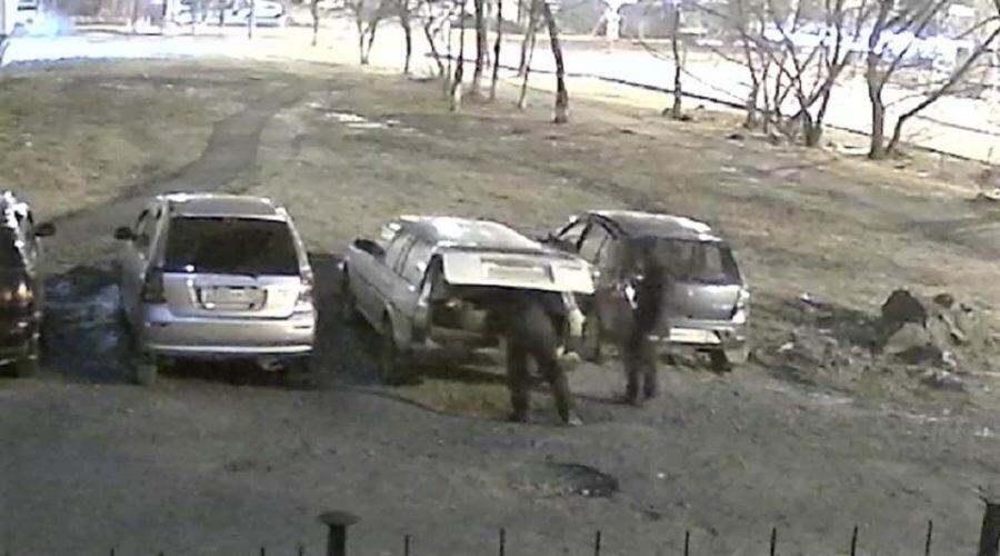 Попытка угона авто через багажник