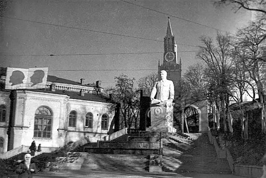 В Киеве был памятник Сталину