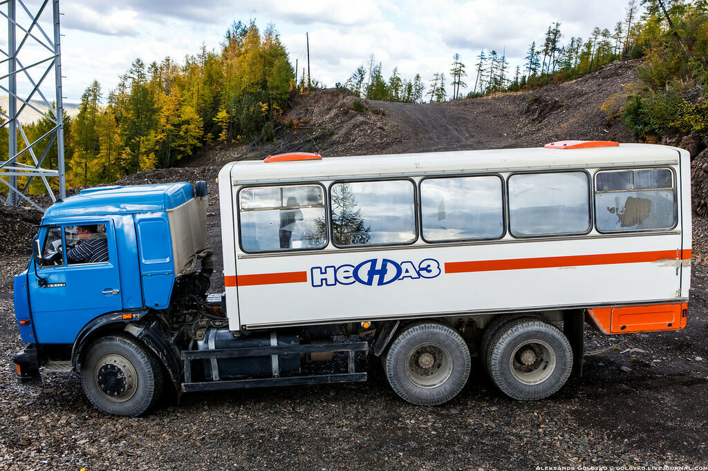 Дорога и вахтовка