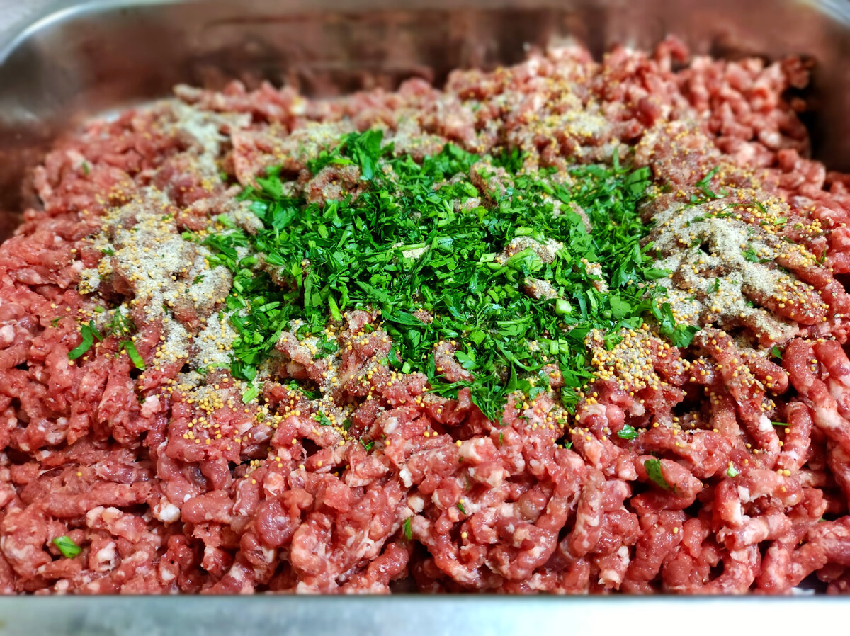 Фарш. Сколько сала добавлять в фарш. Барабан для отбивания фарша. Мясной фарш для колбасы домашней. Сколько сала добавлять в фарш.