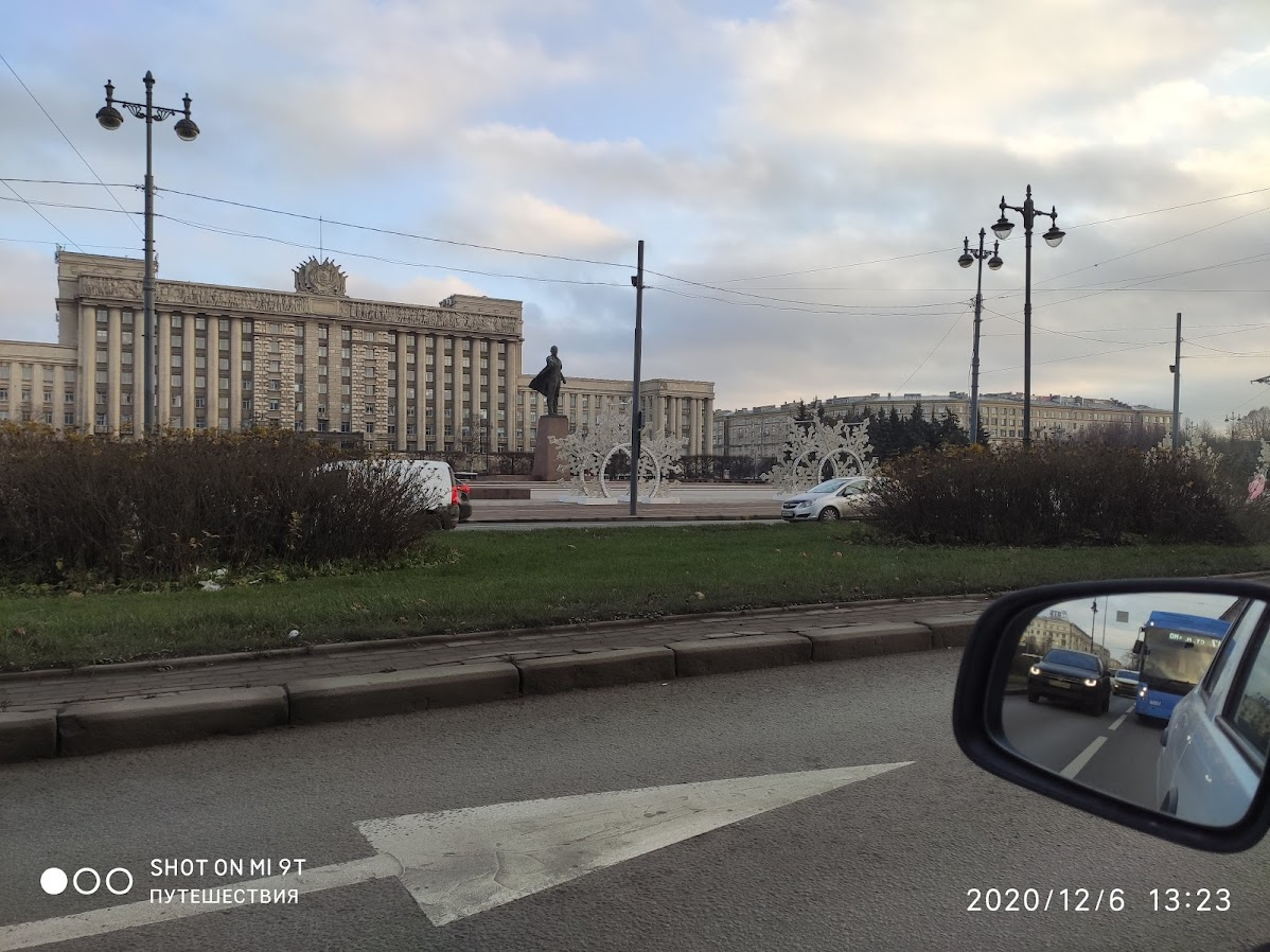 Дом Советов. Фото автора (листайте галерею)