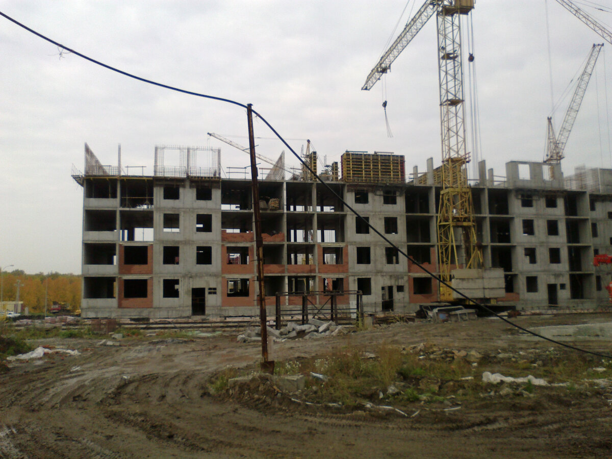 Я ходила наблюдала за строительством. Мою квартиру уже построили. Она на 2 этаже. Слева 2 и 3 окно.