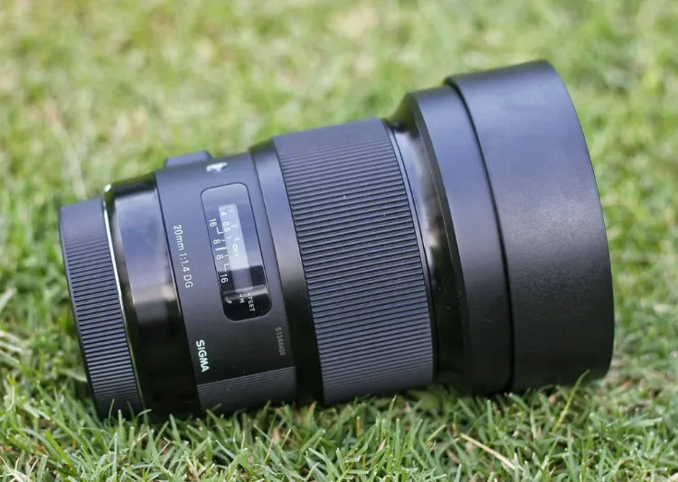 Оцените этот 20-мм объектив с фиксированным фокусным расстоянием!