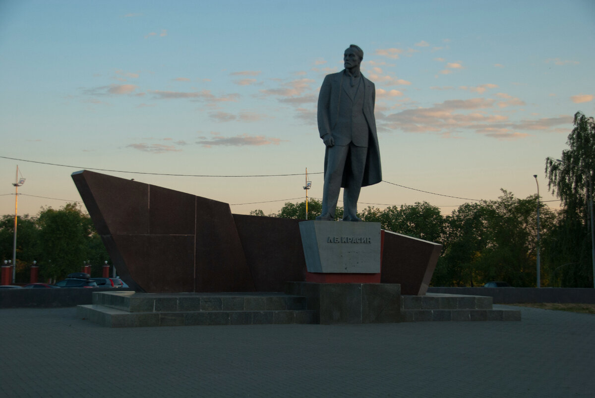 Дмитровский Погост памятник Ленину и