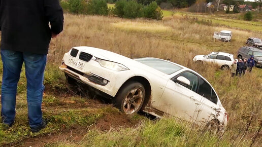 Мужик на BMW 3 творит чудеса на бездорожье. Иномарки против тазов ВАЗ, ГАЗ, ИЖ, Toyota.