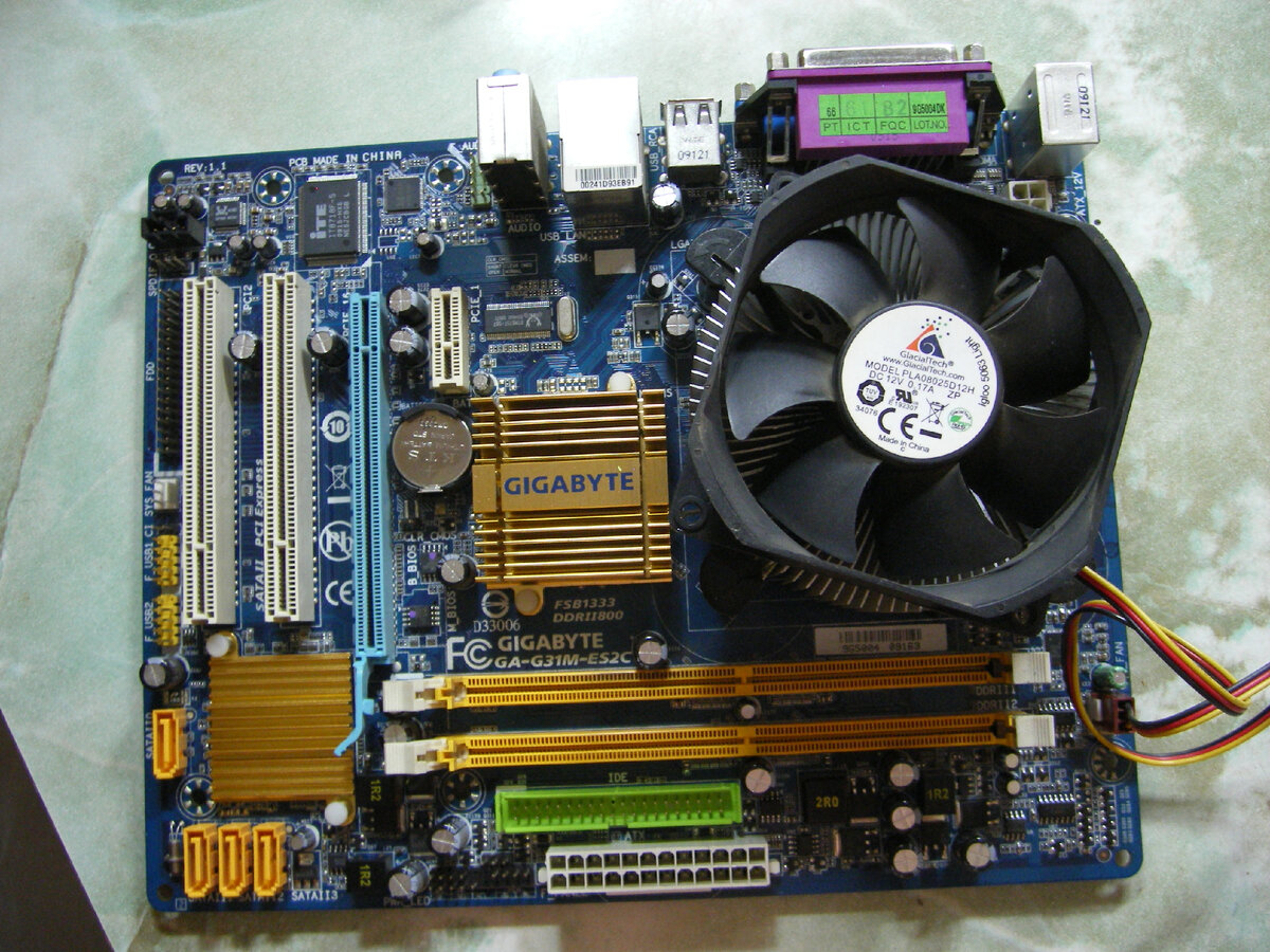 Материнку с процессором подогнал друг. В офисе его списали после 8 летней работы, а я до этого сидел на сокете 478 в одно ведро с оперативой 2 гига, ХР пак 2... Особо не поиграешь, хотя тянул много игр того времени... Ну конечно двухведерный вариант мне показался более интересным.