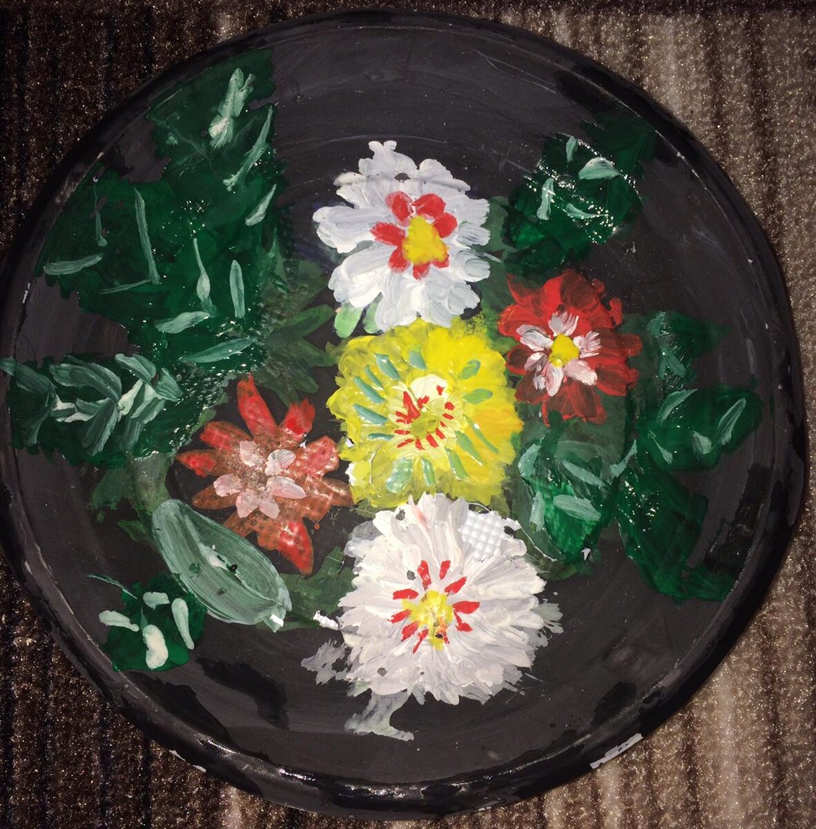 Русский народный художественный промысел. Существует с середины XIX века в районе города Городца. Яркая, лаконичная городецкая роспись украшала прялки, мебель, ставни, двери.   Садыкова Индира ученица 8 класса МОБУ Халиловская СОШ 