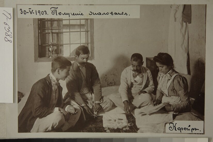 Н.М. Богоявленский. Получение жалования учителями. Село Кфейр. 1903 г. Коллодионовый отпечаток
