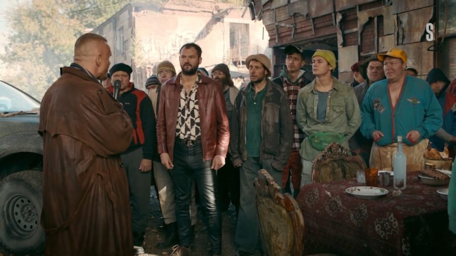 Скрин кадра из сериала "Два холма". 