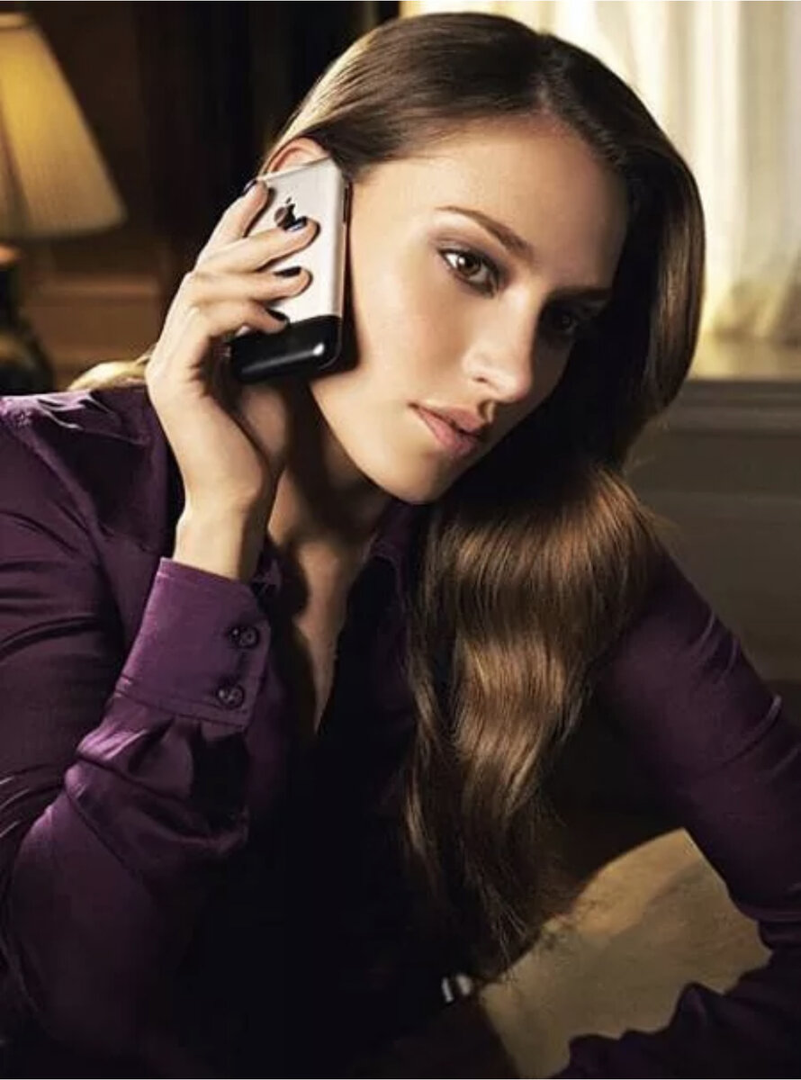 Красивый звонок на мобильный. Красивые девушки на телефон. Девушка с мобильником. Красавица с телефоном. Красивая женщина с телефоном.