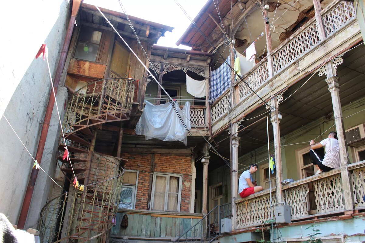 Лестница с улицы Дюма