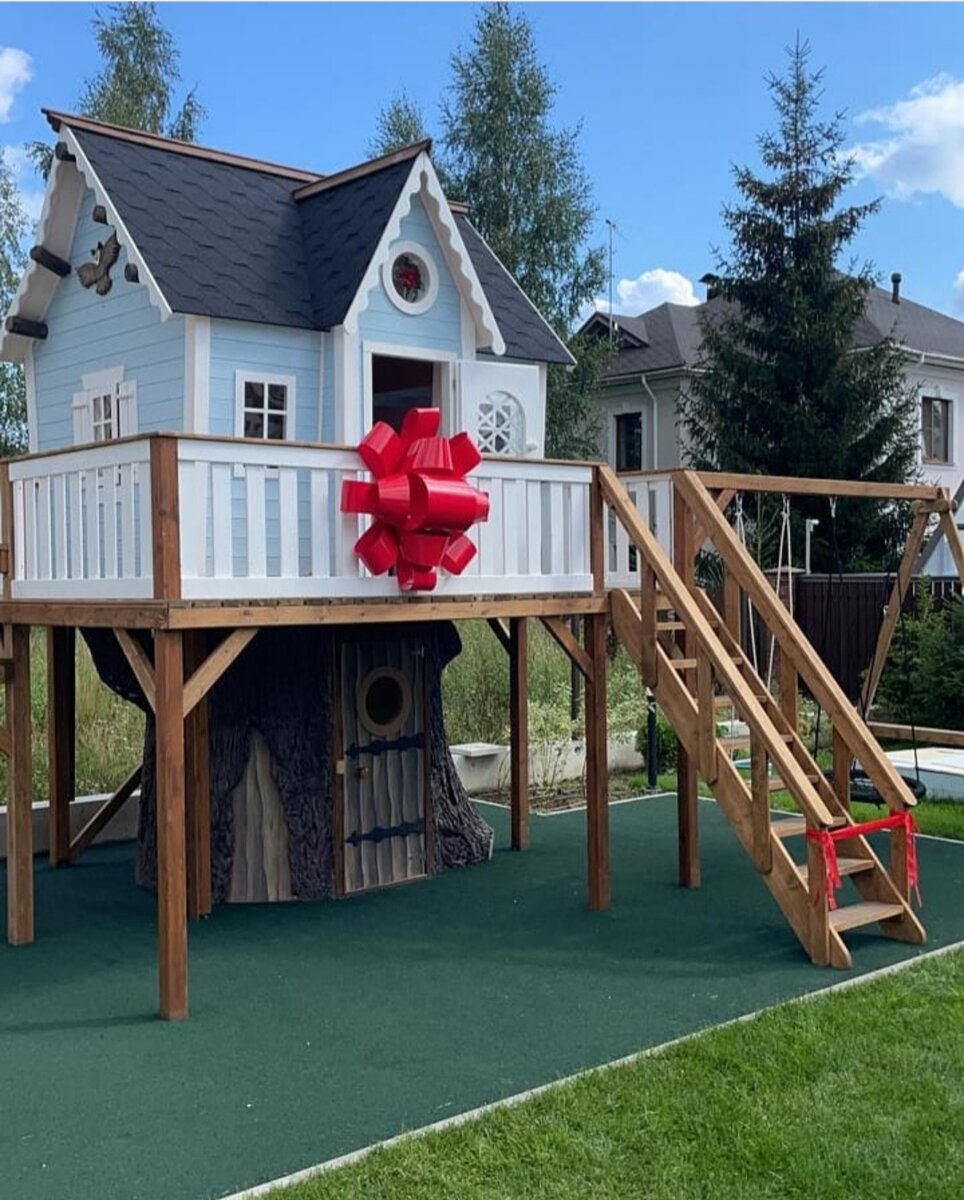Домик для девочки на декоративном пне. 