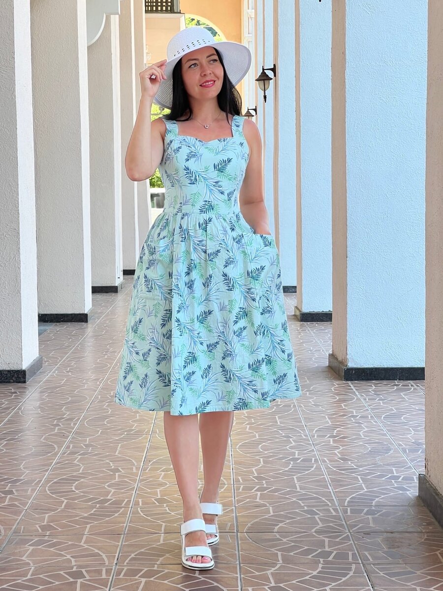 На мне сарафан по выкройке "Ольга" с сайта www.mamashilamalishu.ru