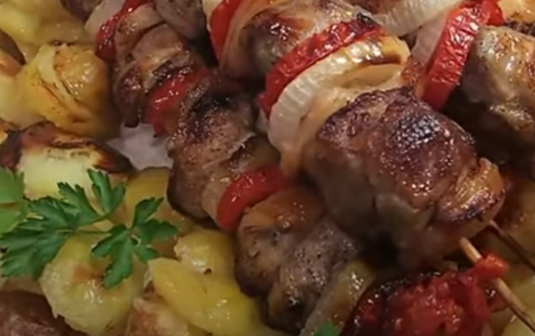 Даже в квартире получается вкуснейший шашлык, как с мангала