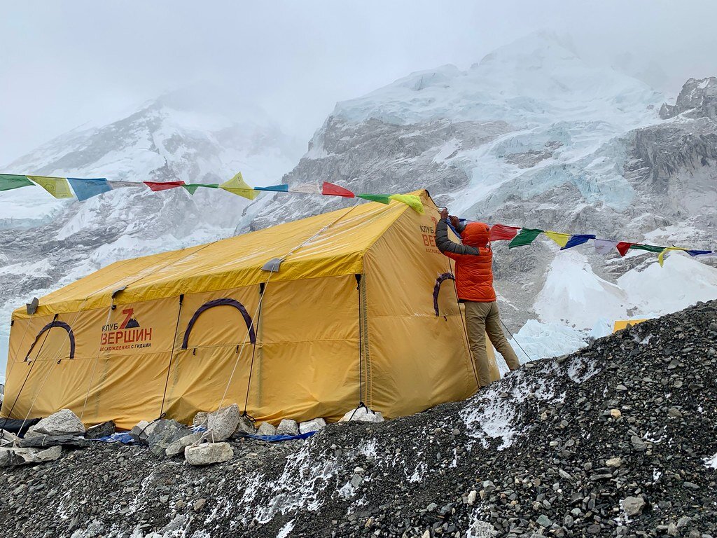 Everest 9. Базовый лагерь Эвереста. Базовый лагерь. Базовый лагерь на Эвересте наши дни.