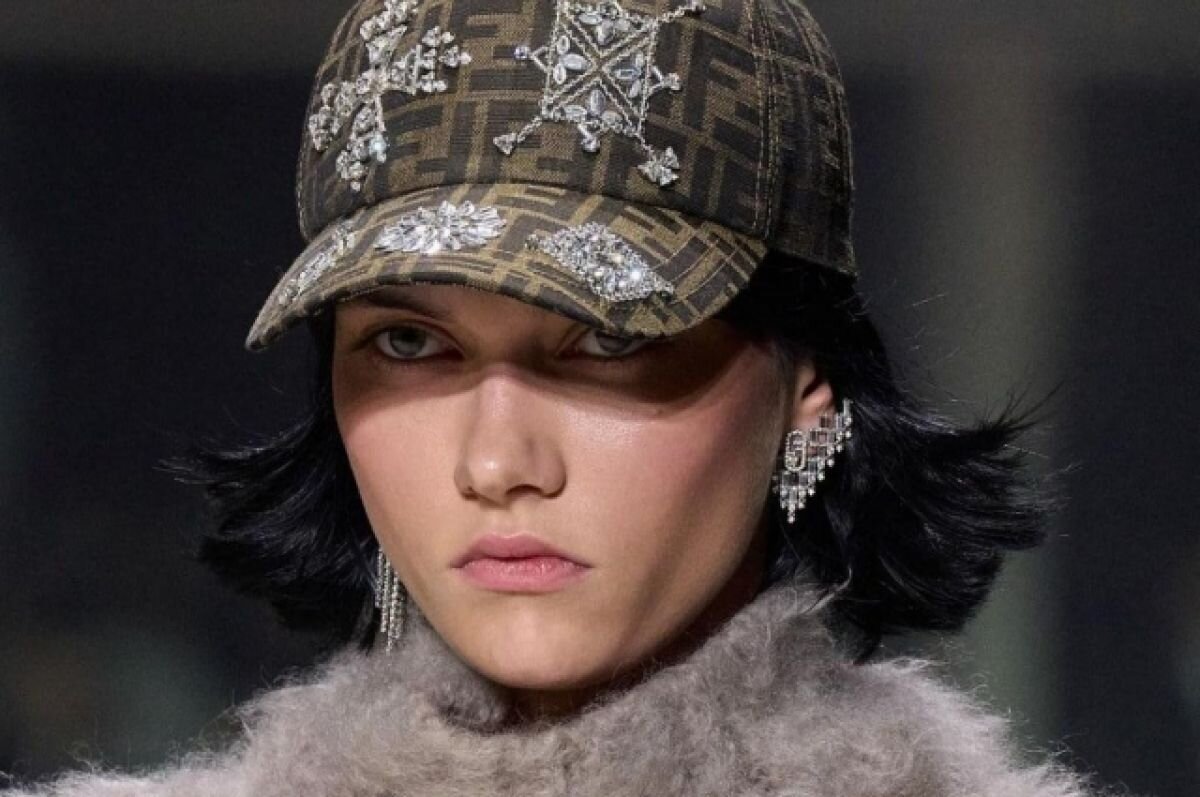    Новосибирская модель София Стейнберг выступила на показе Fendi в Нью-Йорке