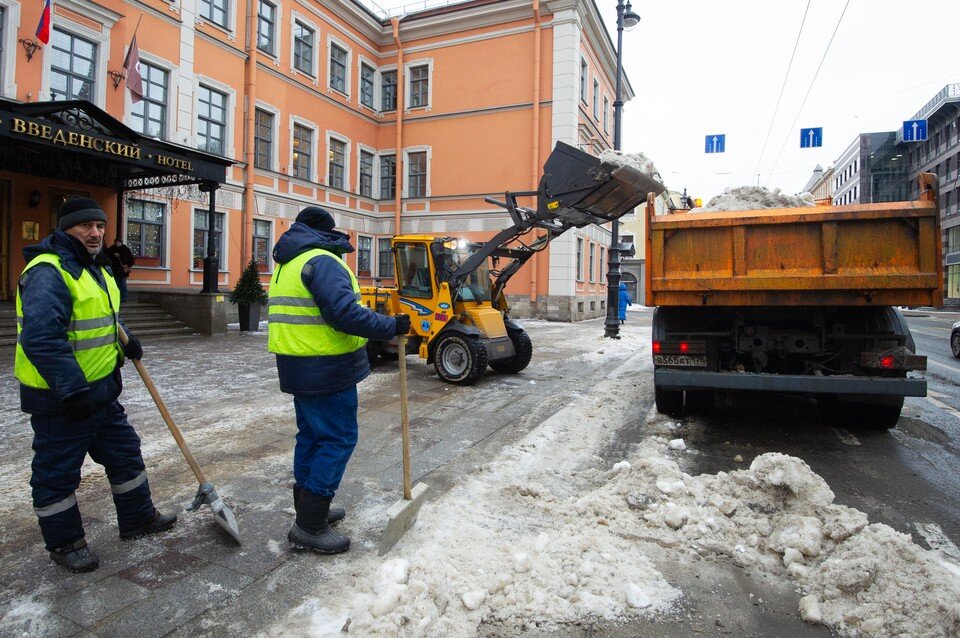     Петербург закупил снегоуборочную технику на 725 млн рублей  ПЫХАЛОВА Юлия (архив)