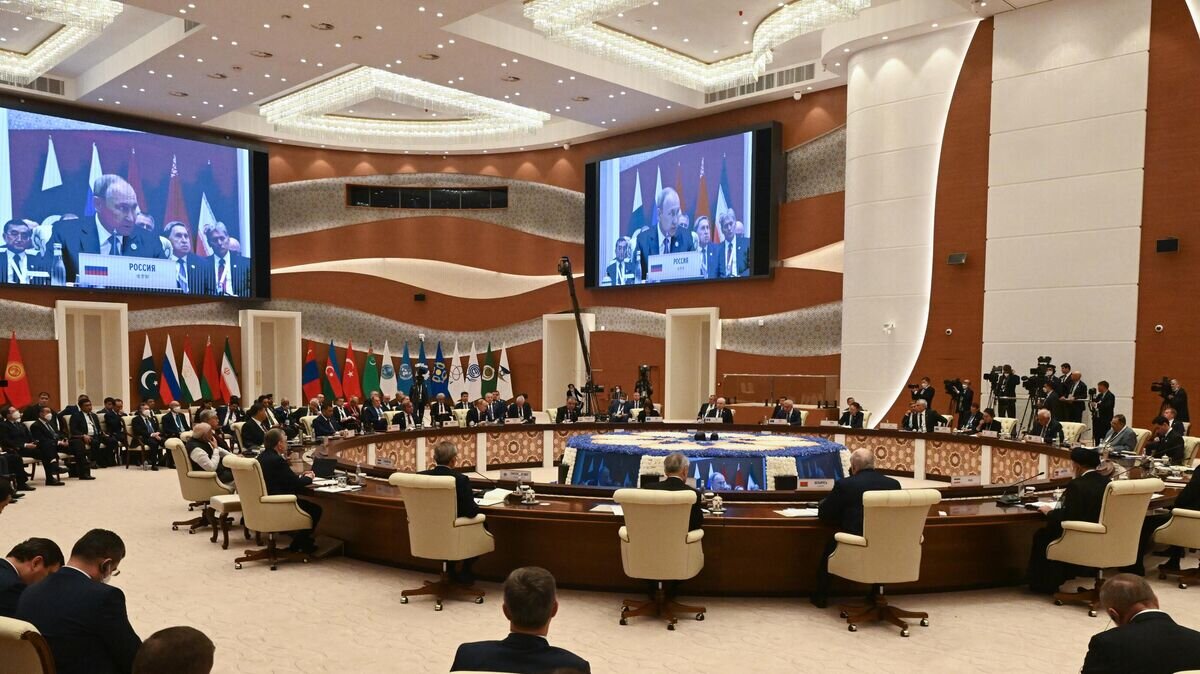    Президент РФ Владимир Путин выступает на заседании Совета глав стран - участниц Шанхайской организации сотрудничества (ШОС) в расширенном составе© РИА Новости / Сергей Гунеев
