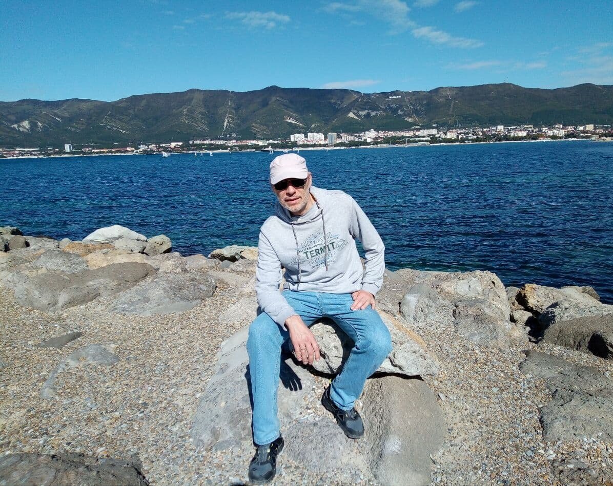 Михаил Лекс, автор рассказа и канала. Геленджик, у моря, Южный район