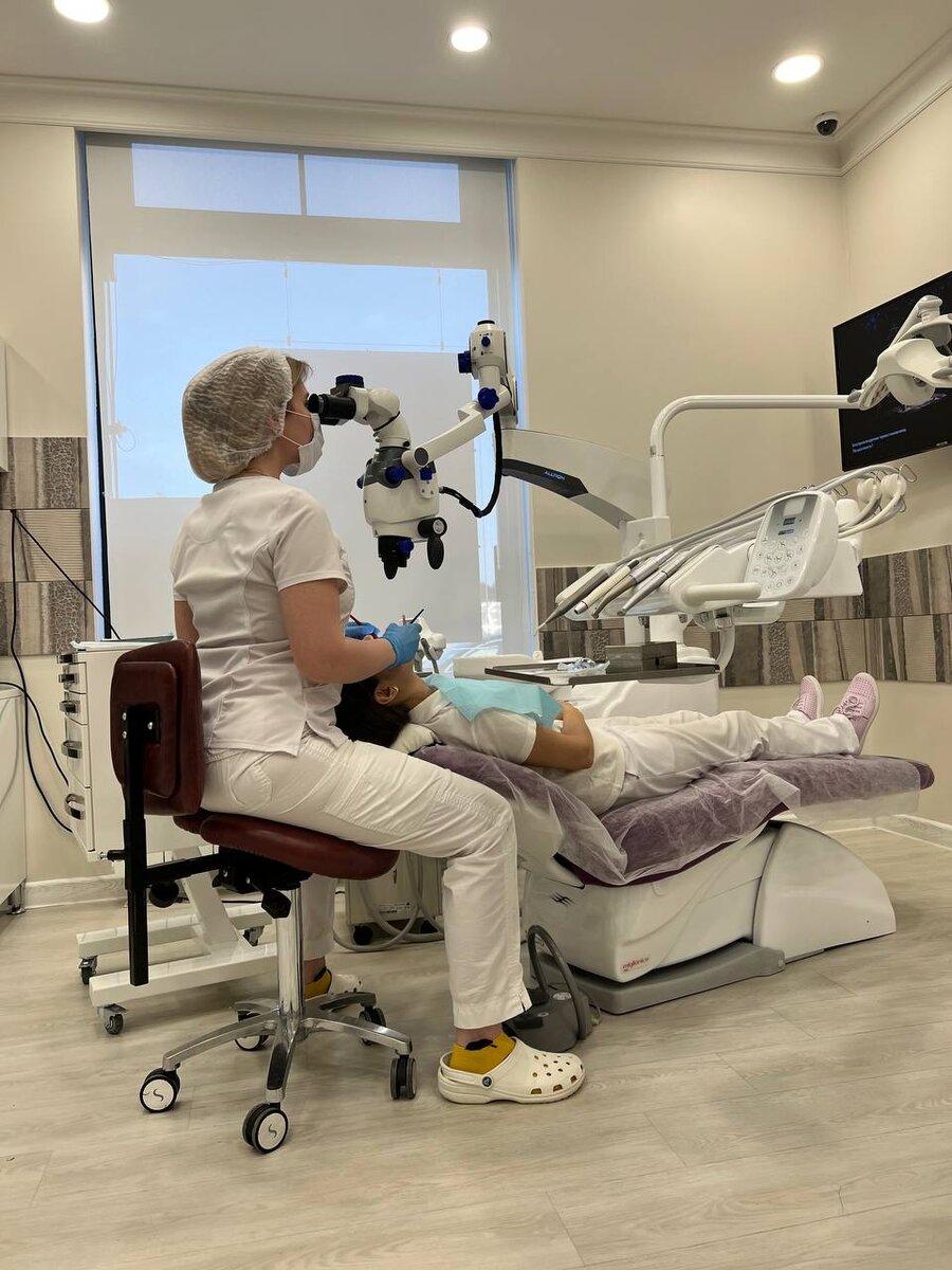 Рабочий процесс за микроскопом ALLTION 