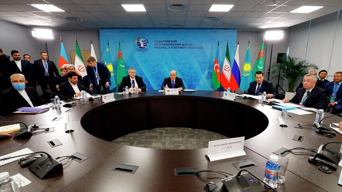    Председатель правительства РФ Михаил Мишустин на встрече глав делегаций второго Каспийского экономического форума© РИА Новости / Дмитрий Астахов