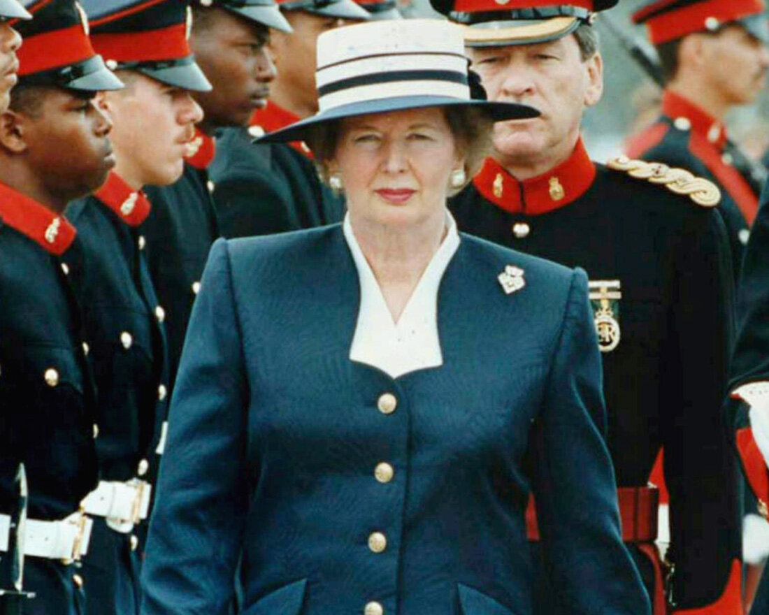 1 Маргарет Тэтчер осматривает войска https://upload.wikimedia.org/wikipedia/commons/a/af/Thatcher_reviews_troops.jpg