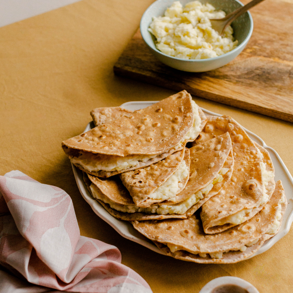 Готовим кыстыбый 🥞 Блюдо, похожее на блинчики с начинкой | Книга рецептов  Самоката | Дзен