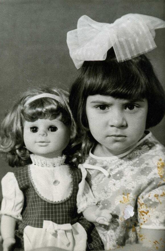 Девочка с куклой, фото с сайта Pinterest