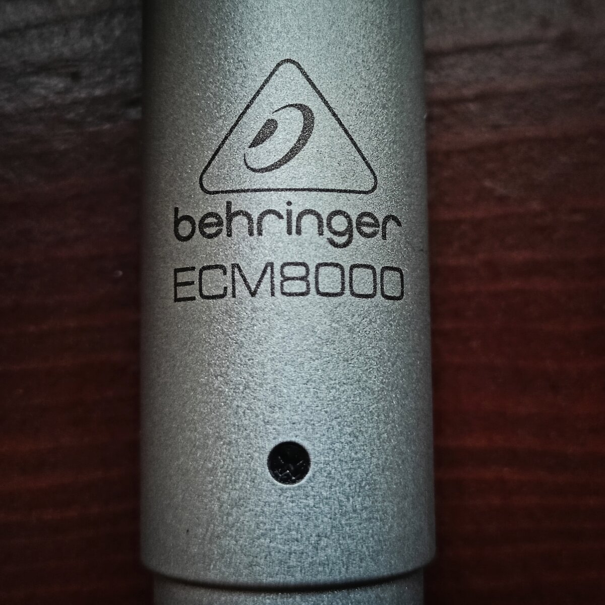 Название бренда они тоже почему-то пишут с маленькой буквы:) Подчёркивают статус, видимо