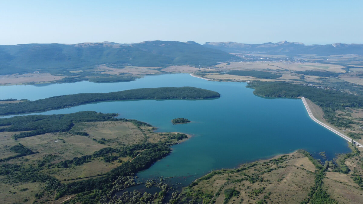 Байдарская долина. Чернореченское водохранилище.