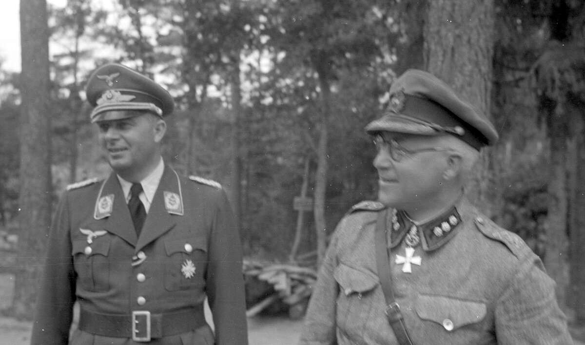 5.	Подполковник Фридрих Зибель и полковник Эйно Ярвинен в Лахденпохья, 3 июля 1942 года.