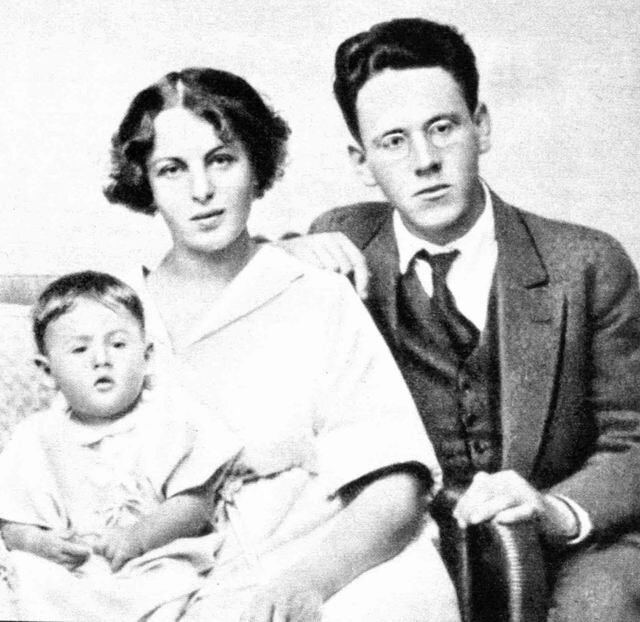 Самуил Маршак с женой Софией и дочерью Натанаэль 