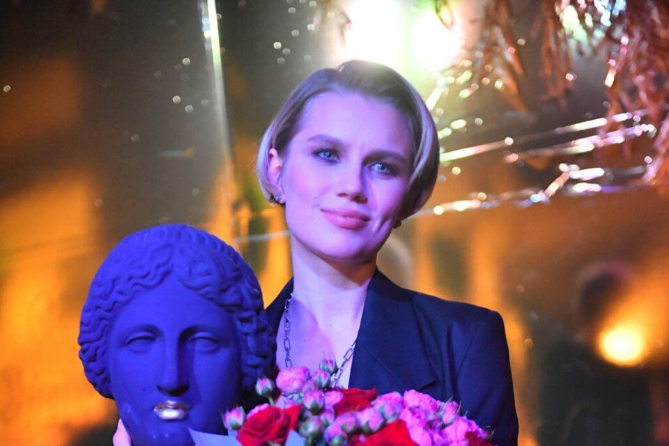     Дарья Мельникова давно уже выросла из звезды сериала «Папины дочки» во взрослую самостоятельную актрису