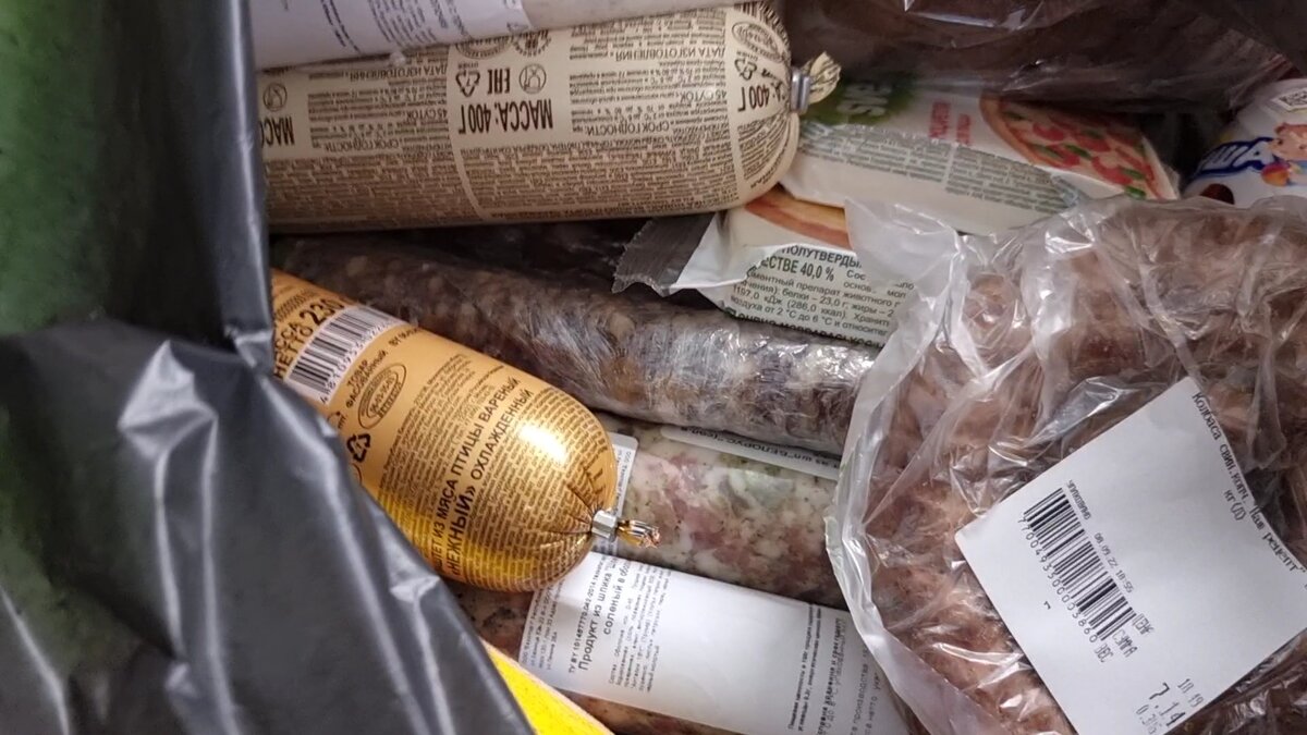 немного из того, что купили (в основном, паштеты и колбасы)