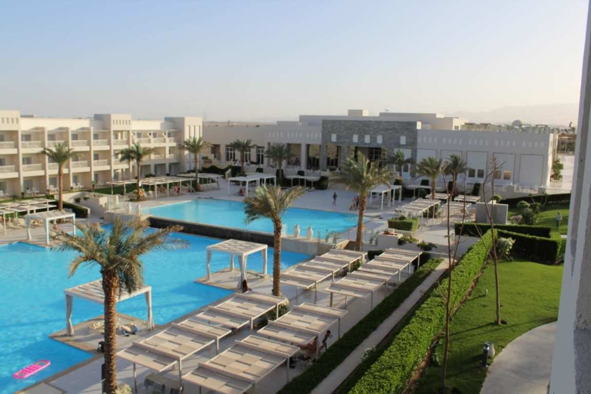 Территория отеля Jaz Aquaviva