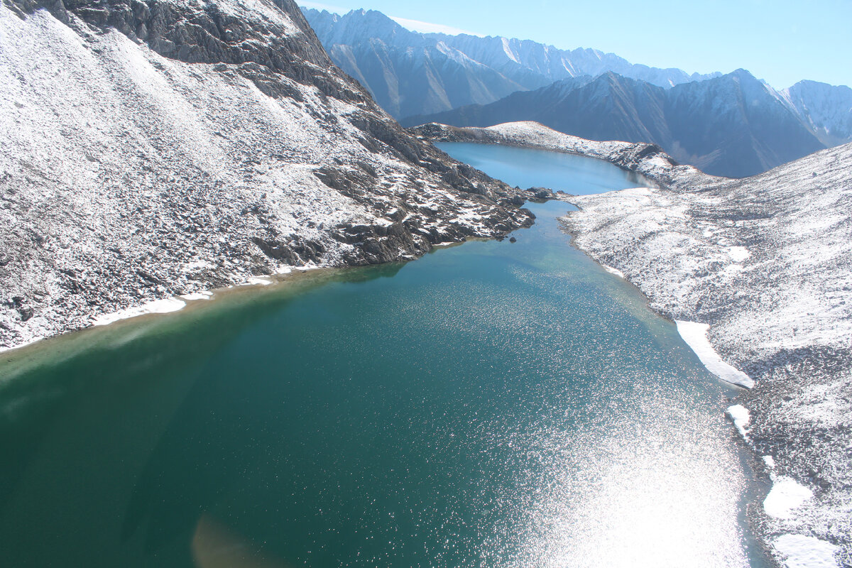 над озёрами