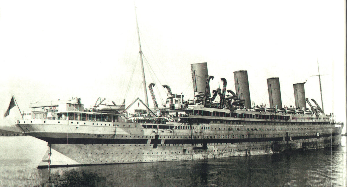 Это судно было построено в 1916 году. Британика корабль крушение. Британик 1914. HMHS Britannic. 1916 В Эгейском море затонул «Британик» — корабль-близнец «Титаника»