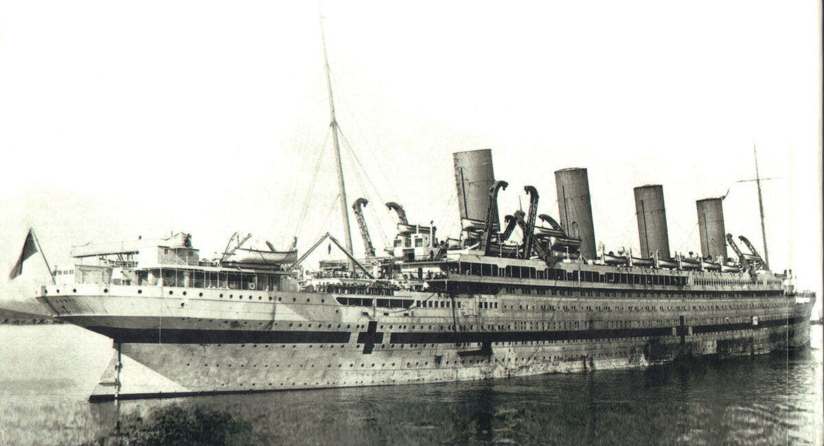 Британика корабль крушение. Британик 1914. HMHS Britannic. 1916 В Эгейском море затонул «Британик» — корабль-близнец «Титаника».