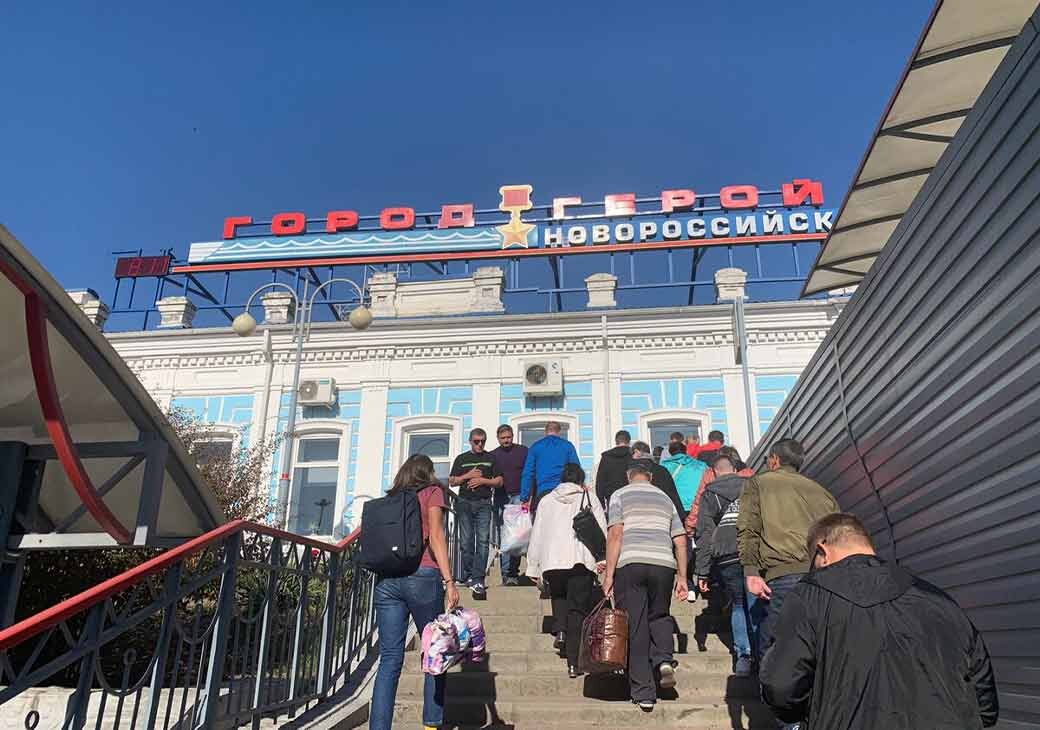 Железнодорожный вокзал новороссийск фото РЖД добавили в расписание 550 поездов на летний курортный сезон Vgudok.com Дзен