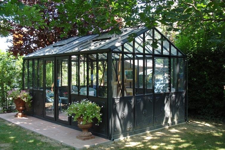 Освободившуюся теплицу можно превратить в мест уединения и отдыха. Ссылка на фото https://bitly.su/ciLmL.