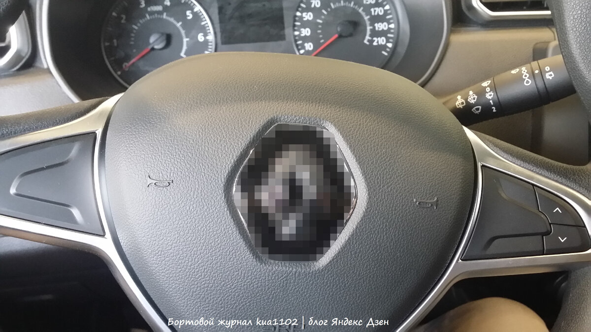 Руль автомобиля не имеет вспомогательной функциональности. Автор фотографии kua1102